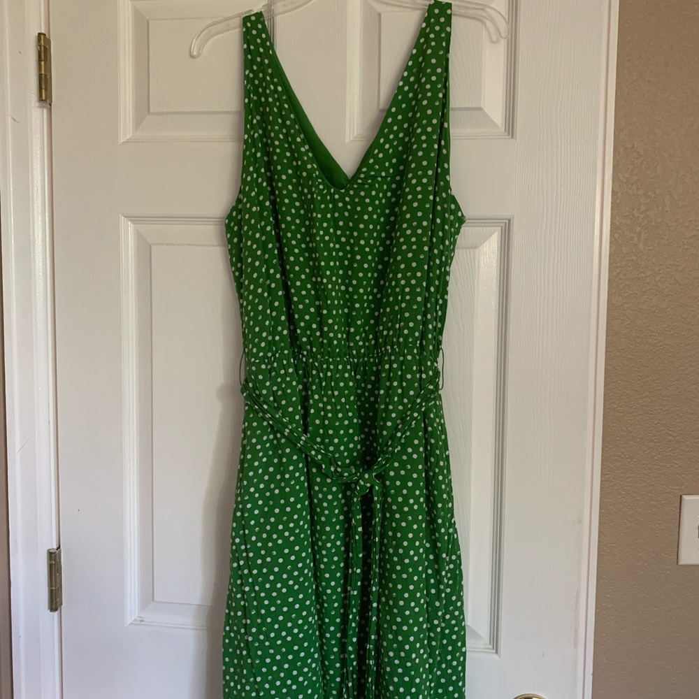 Green/white polka dot knee length dress